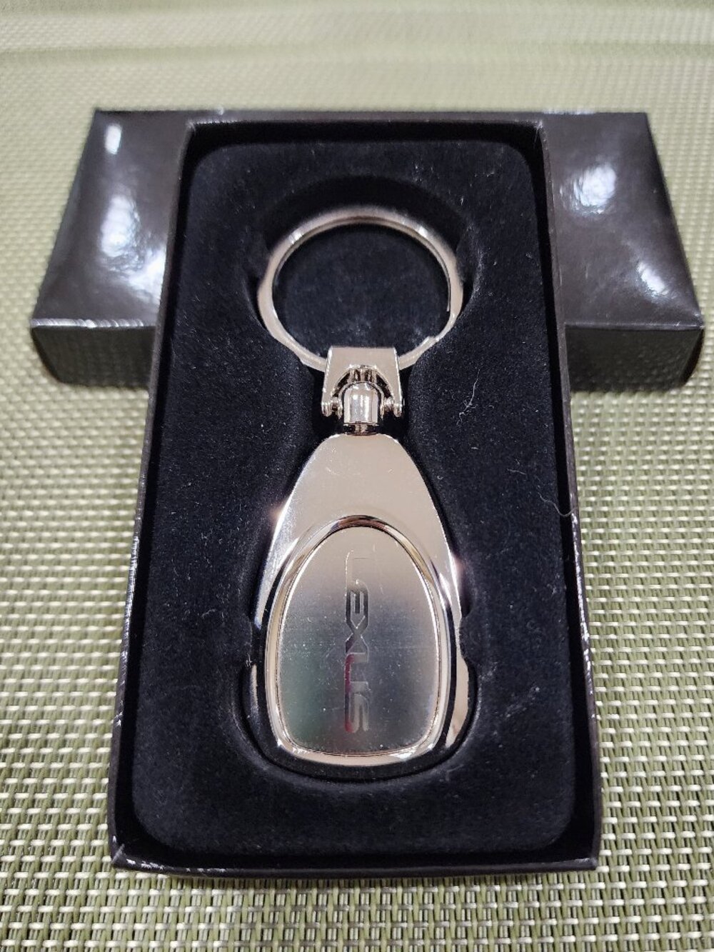 NEW LEXUS METAL KEYCHAIN-FROM ARROWHEAD LEXUS IN PEORIA, ARIZONA
